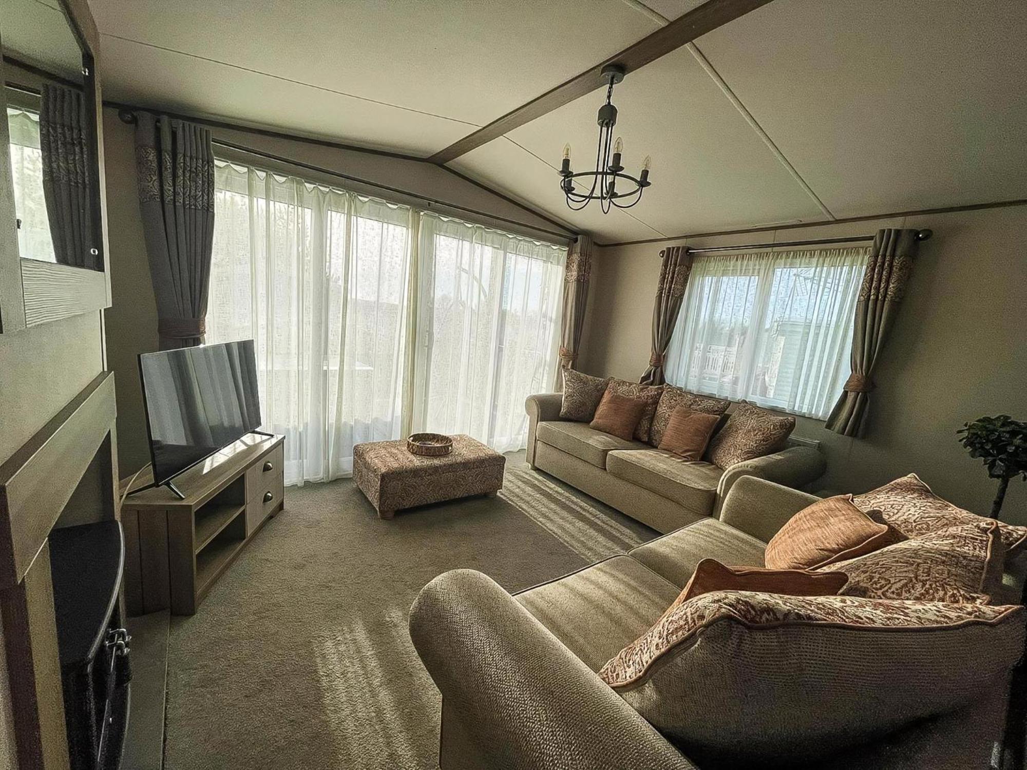 Stunning 8 Berth Caravan With Decking At Kessingland Beach Ref 90017D Benacre エクステリア 写真